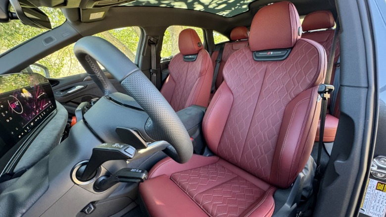 Un regard sur les sièges sportifs rouges de S6 Sportback E-tron